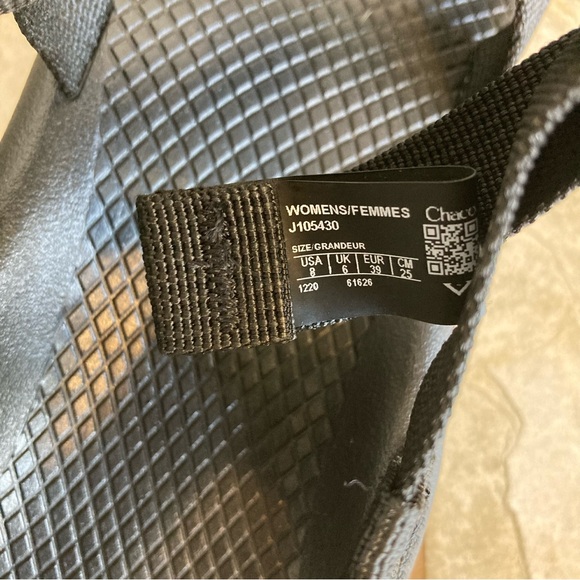 Chaco Z2 Classic Black Sandals 8 - Picture 6 of 8